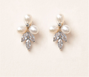 Veneta Pearl Stud Earrings