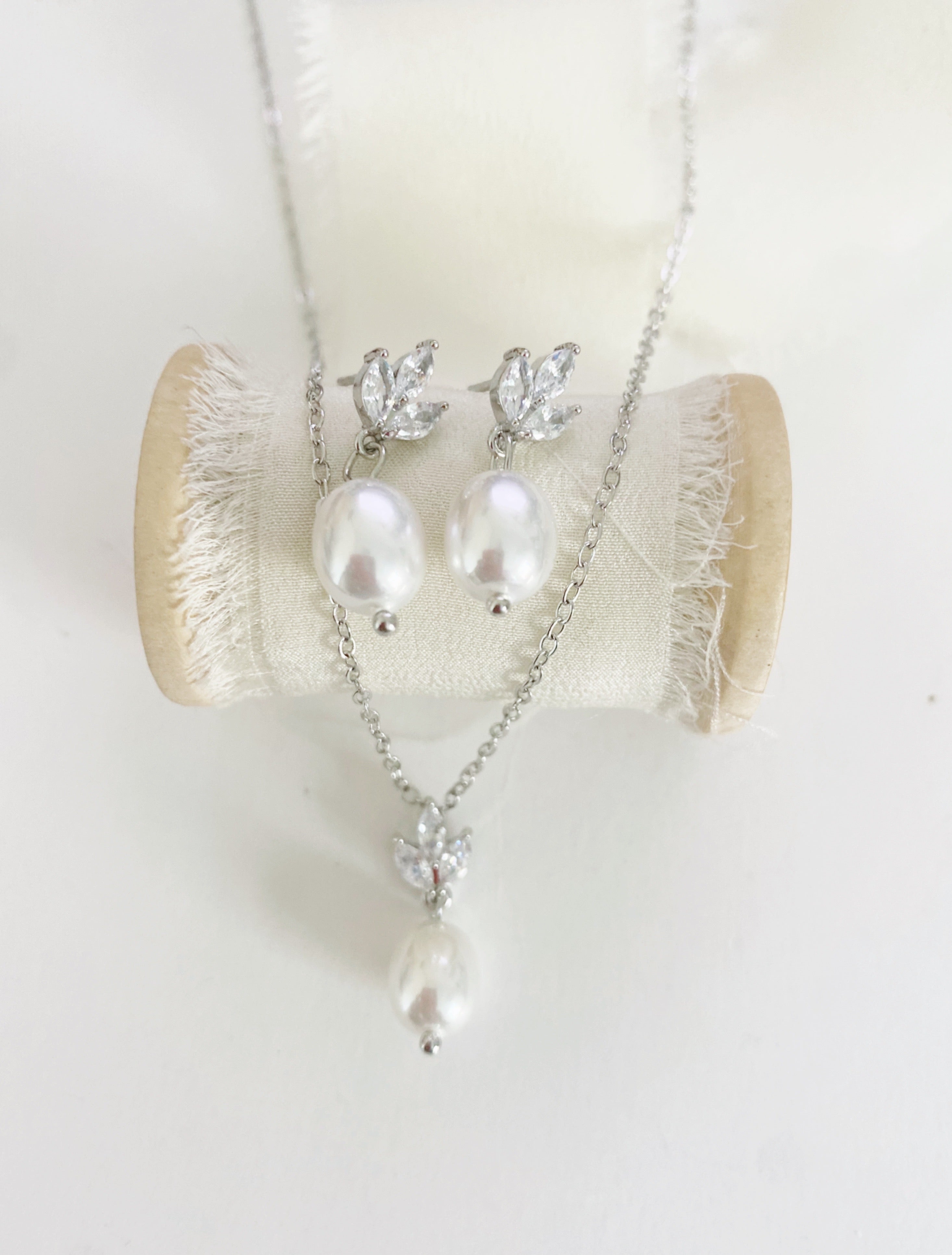 Caitlyn Pearl Necklace and Earring Set
