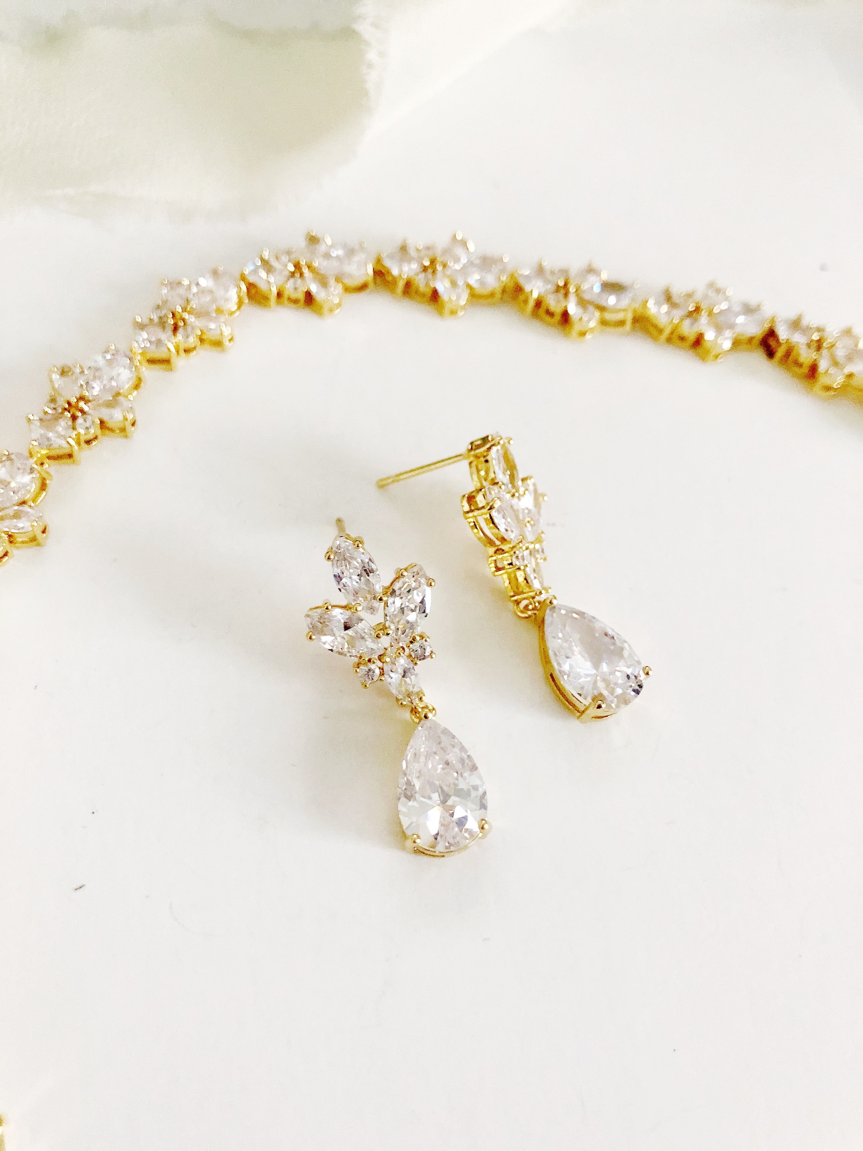 Floriss Gold Diamond Earrings and Bracelet Set