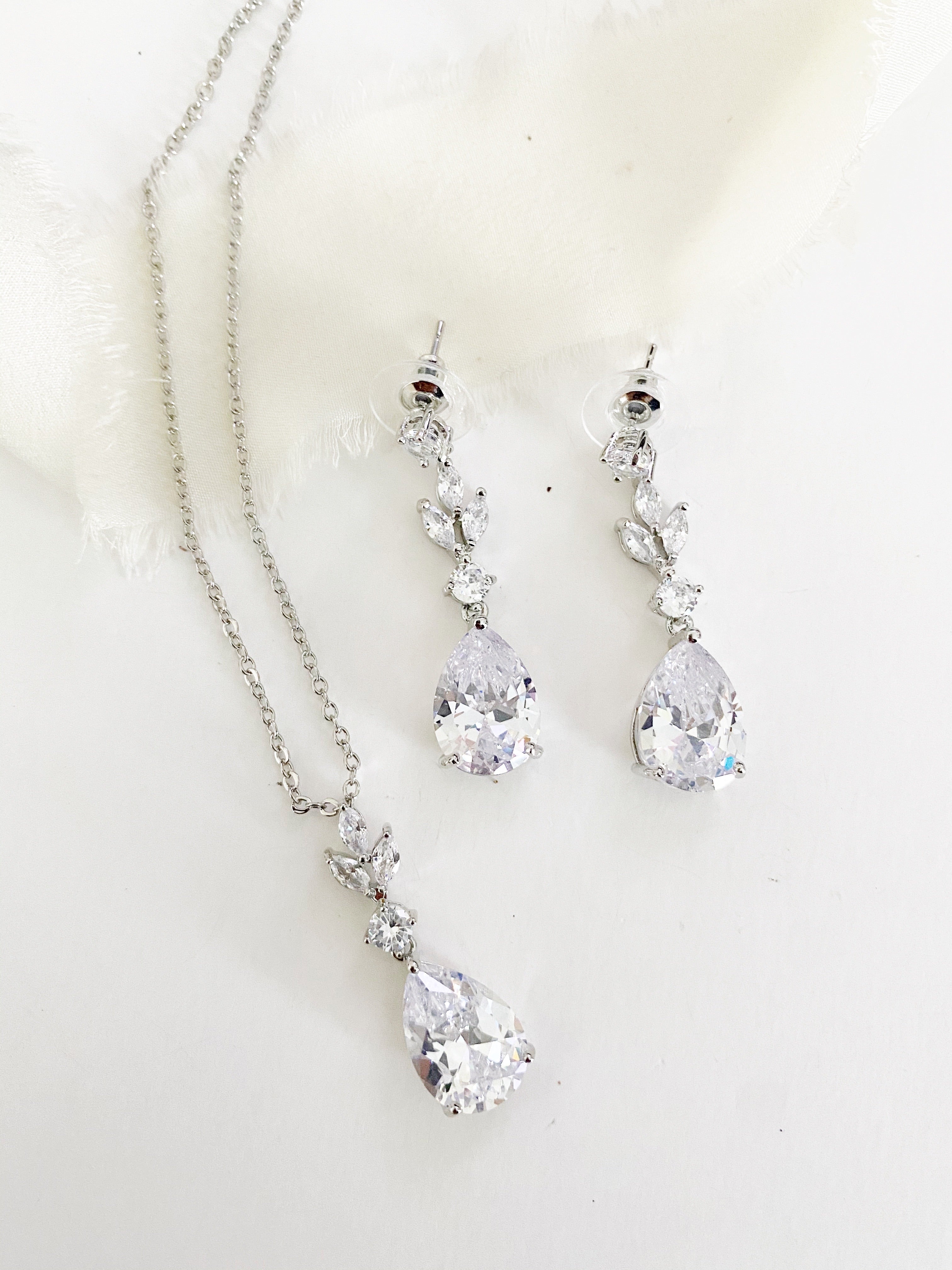 Alina Necklace and Earring Set