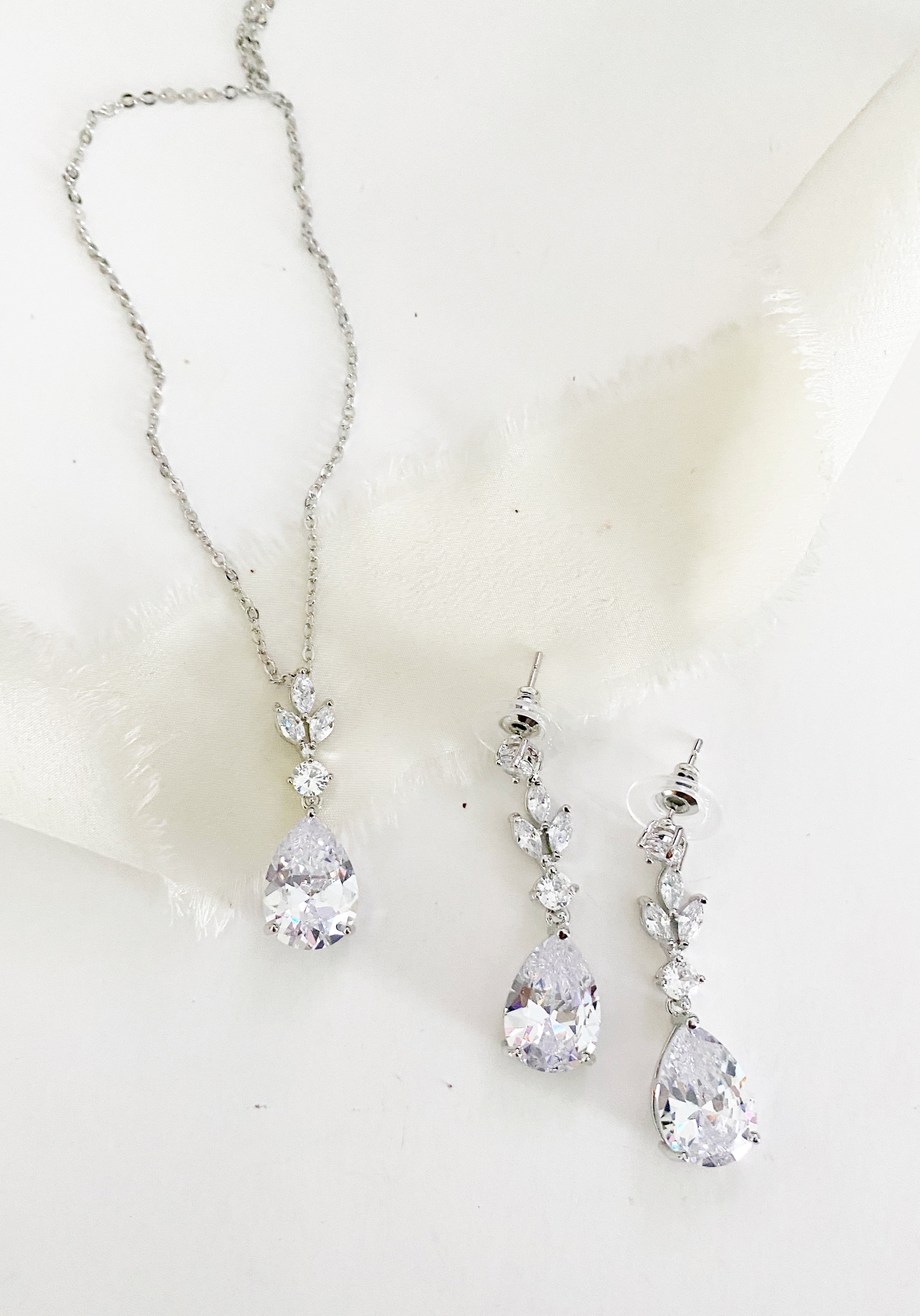Alina Necklace and Earring Set