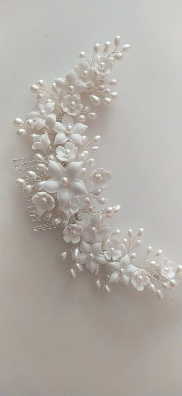 Whitney White Ceramic Floral and Pearl Hair Comb