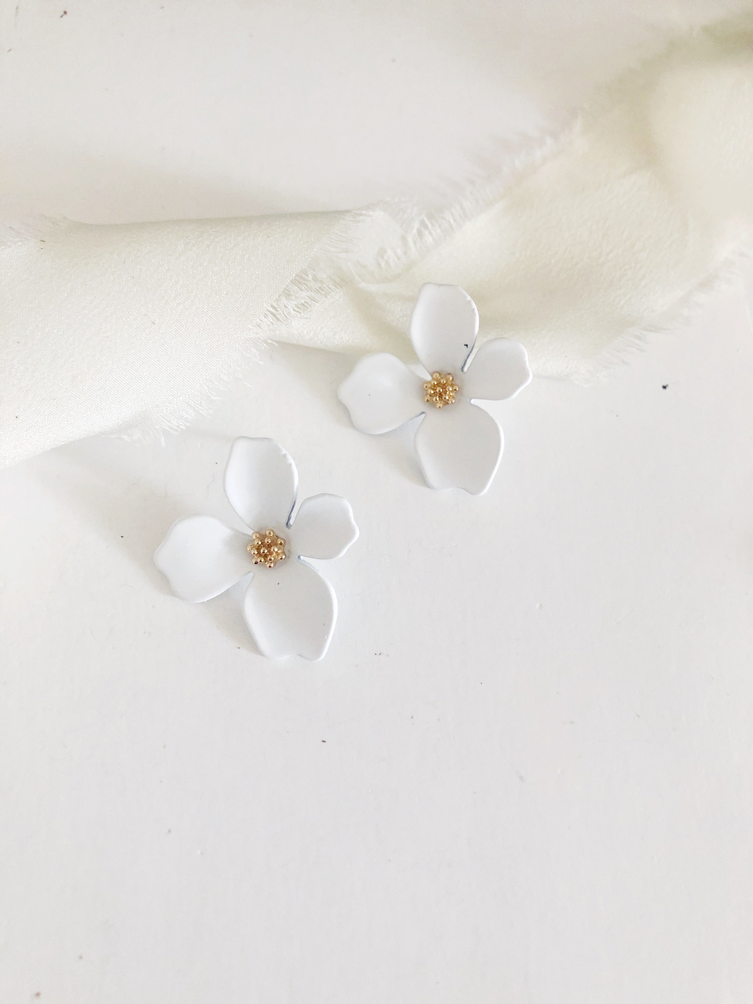 Jaxie White Flower Stud Earrings